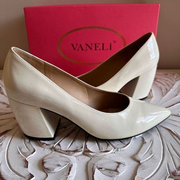Vaneli cream patent leather pumps size 7.5 - Picture 2 of 9